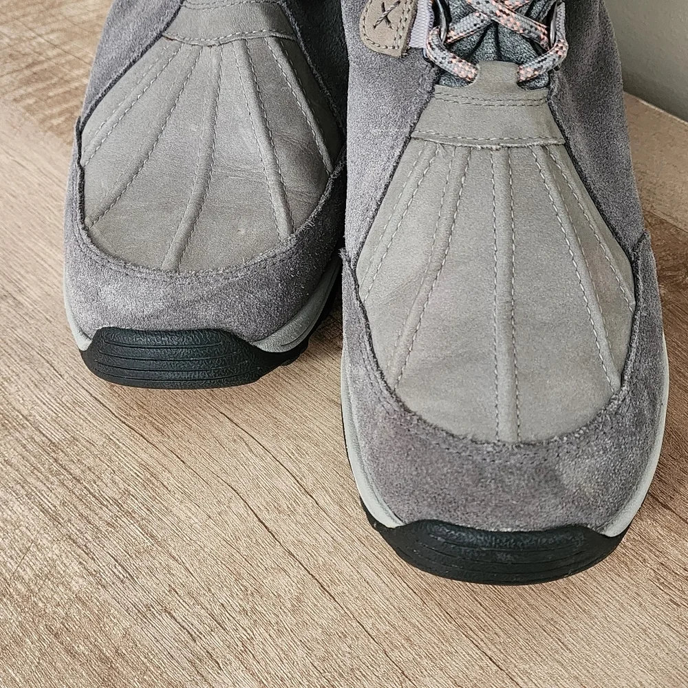 Women's Clarks Wintry Hi Tall Temps -20 C Grey Suede Winter Boots US 9.5 UK 7
